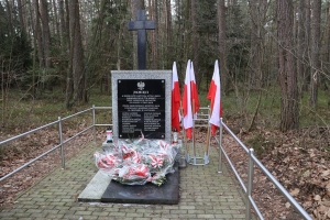 Obchody 86. rocznicy pomordowania mieszkańców Gostynina w lesie Kraśnica