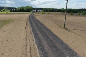 Nowa nawierzchnia z destruktu asfaltowego na drodze powiatowej nr 1404W w miejscowości Zuzinów