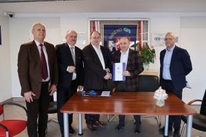 Gostynińskie Centrum Edukacyjne podpisało porozumienie z Toyotą w Płocku na praktyki uczniowskie
